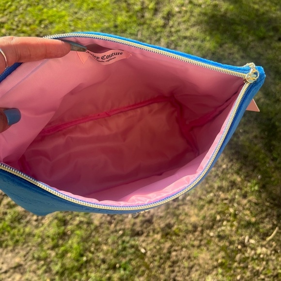 - JUICY COUTURE BLUE/ TEAL TRAVEL BAG w toiletry bottle​ - Picture 7 of 10